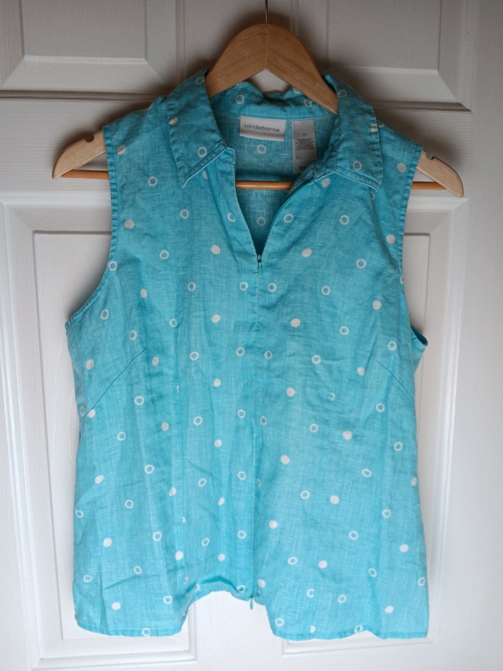 Liz Claiborne Sleeveless V-Neck Button-Top in Aqua with Polka Dot